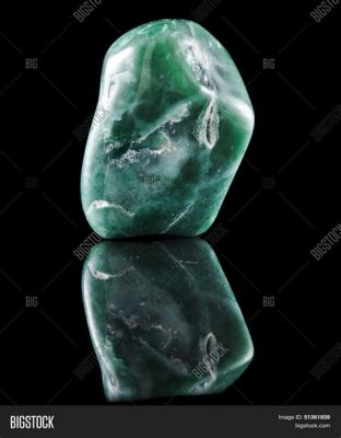  Jadeite – Mineralien Maaginen Muutos Energianlähteeksi!